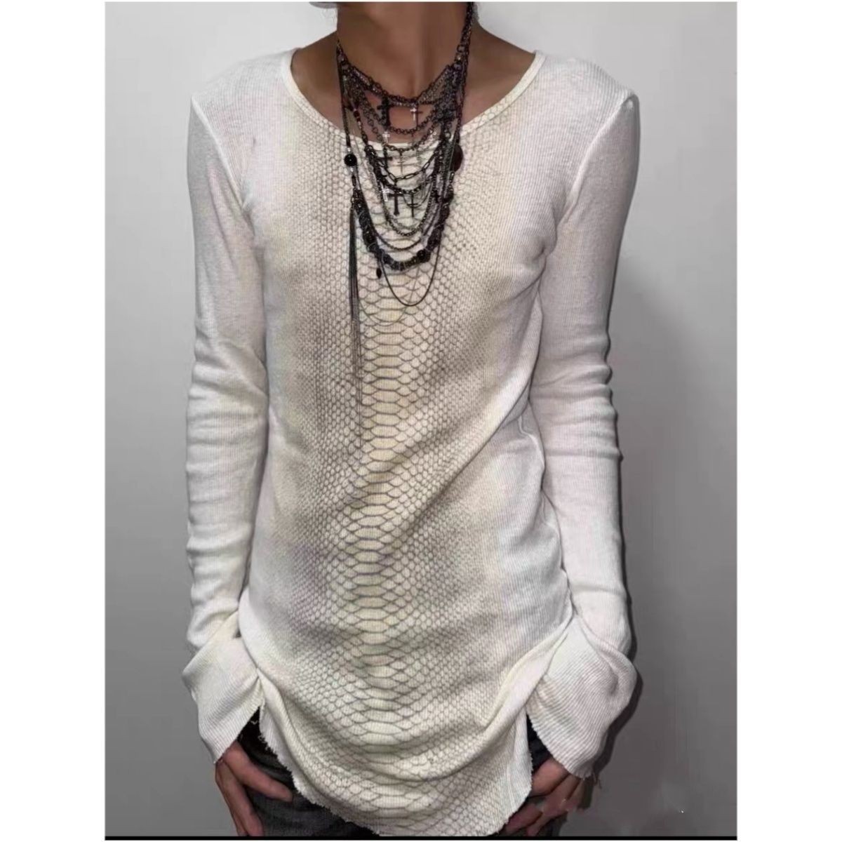 Tee Graphic Print - قمصان تي شيرت سوداء بأكمام طويلة
